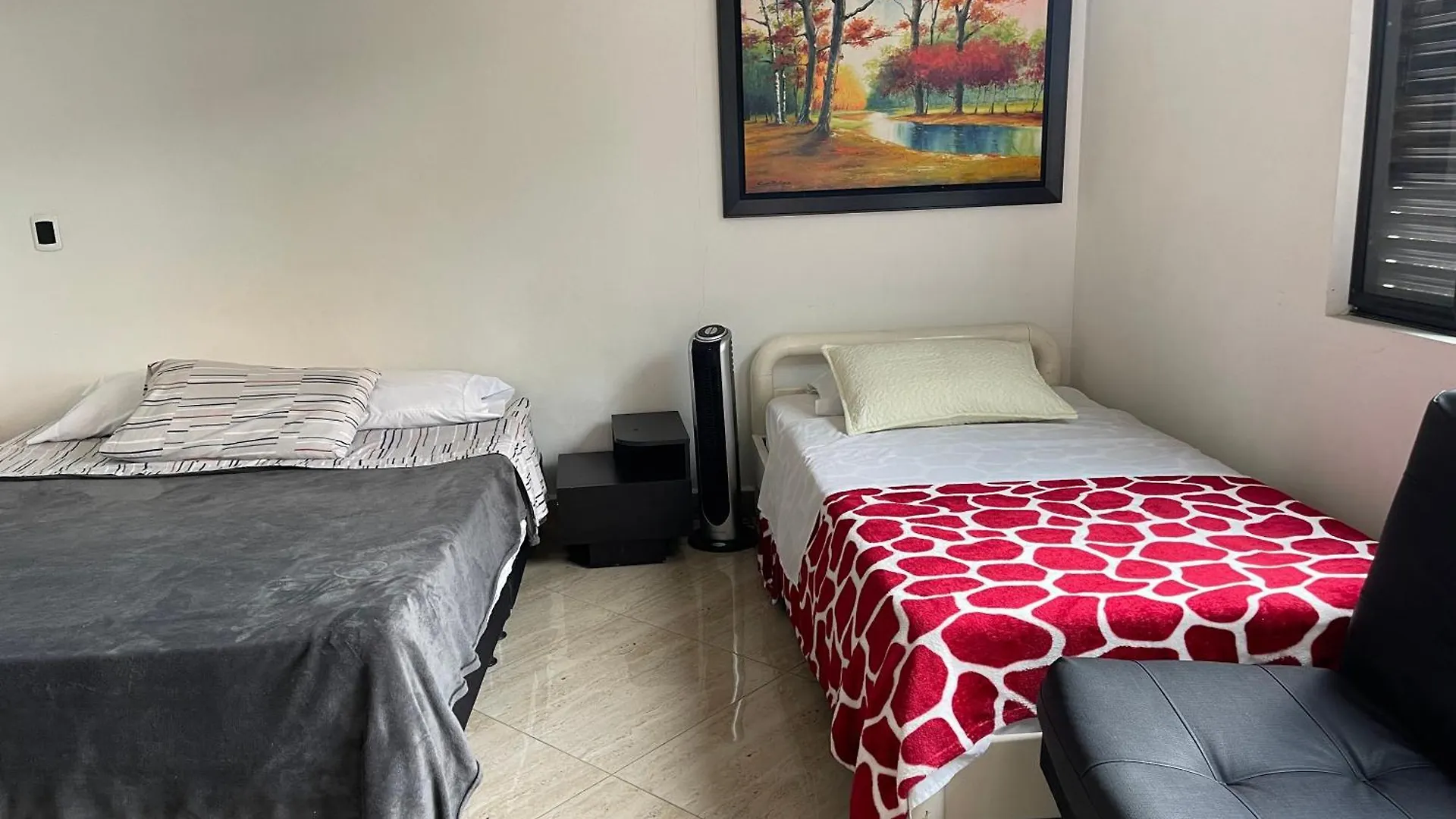En Laureles Con Ascensor , Balcon Y Muy Bien Ubicado En Laureles Medellin , El Barrio Mas Cool Del Mundo Apartment