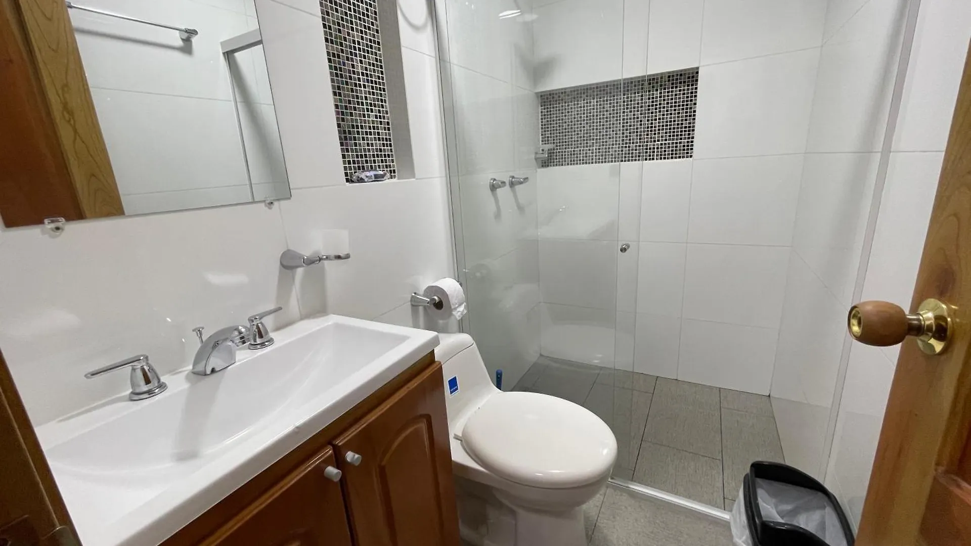En Laureles Con Ascensor , Balcon Y Muy Bien Ubicado En Laureles Medellin , El Barrio Mas Cool Del Mundo Apartment
