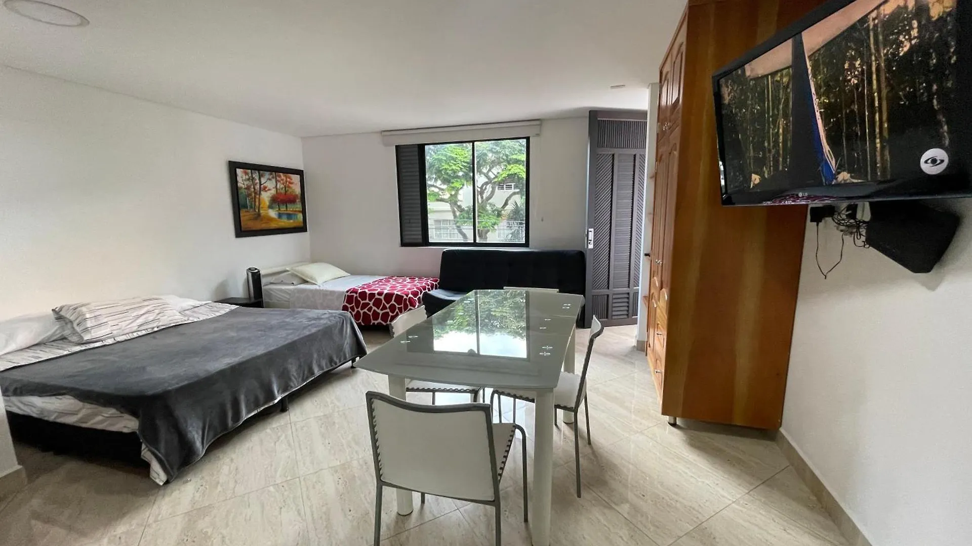 En Laureles Con Ascensor , Balcon Y Muy Bien Ubicado En Laureles Medellin , El Barrio Mas Cool Del Mundo Apartment