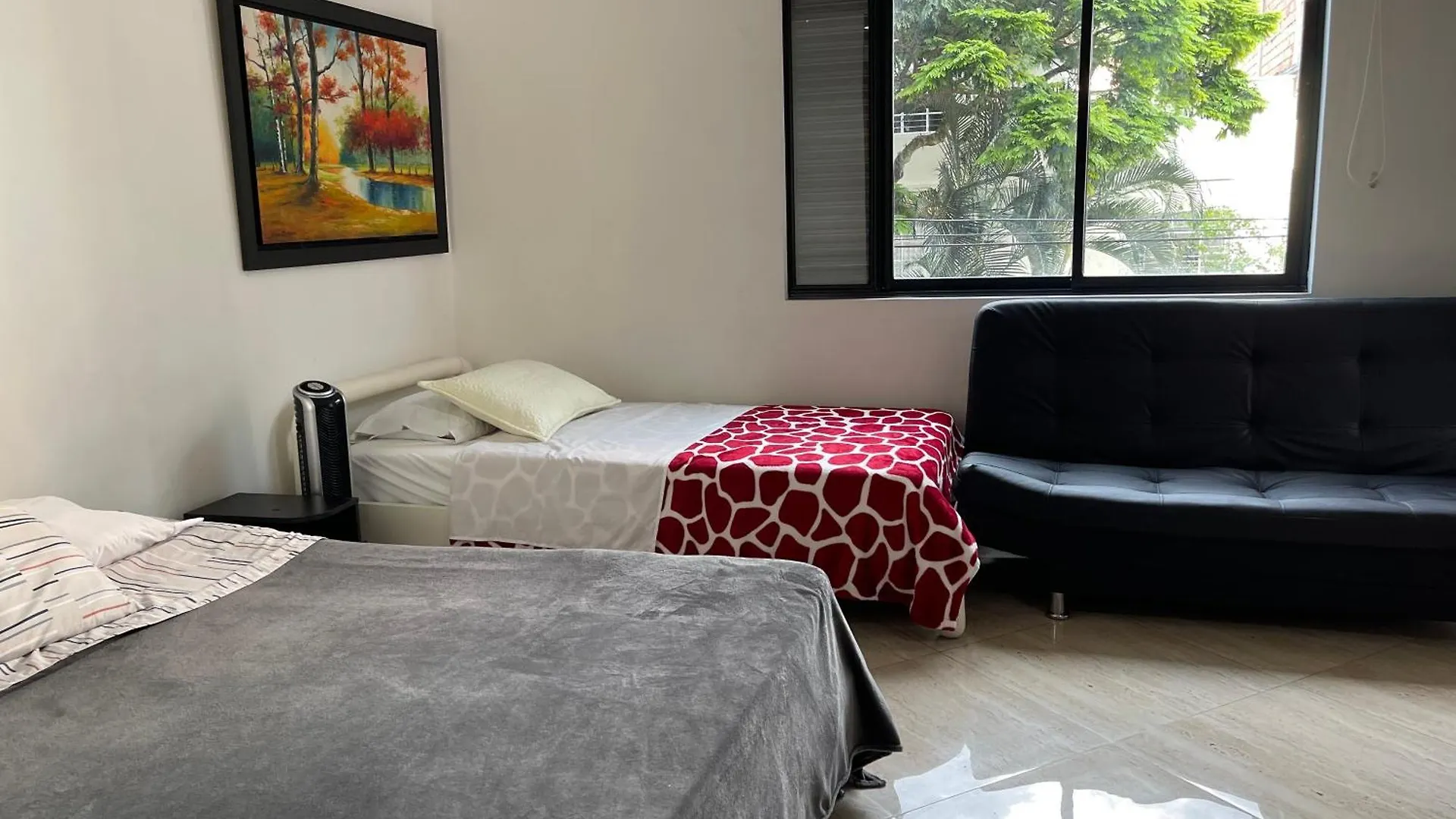 En Laureles Con Ascensor , Balcon Y Muy Bien Ubicado En Laureles Medellin , El Barrio Mas Cool Del Mundo Apartment Colombia
