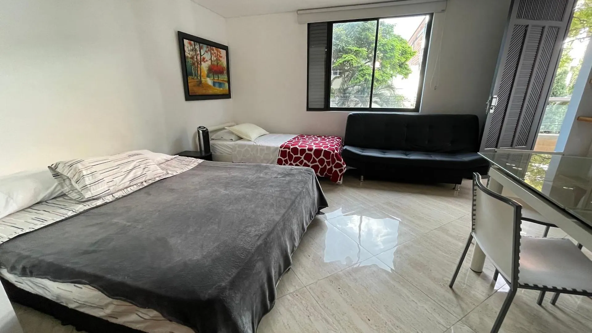 En Laureles Con Ascensor , Balcon Y Muy Bien Ubicado En Laureles Medellin , El Barrio Mas Cool Del Mundo Apartment